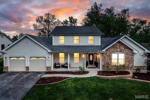1952 Farm Valley Dr, Chesterfield, MO 63017