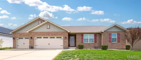 1201 Pisa Dr, Caseyville, IL 62232
