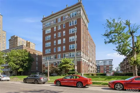 5330 Pershing Ave #805, Saint Louis, MO 63112