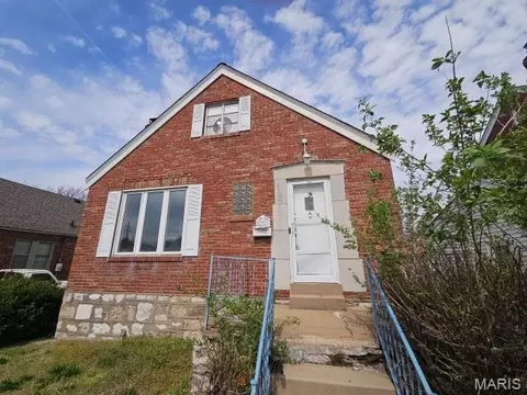 8917 Lucerne Ct, Saint Louis, MO 63136