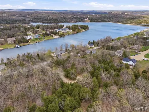 109 Lakeshore Dr, De Soto, MO 63020