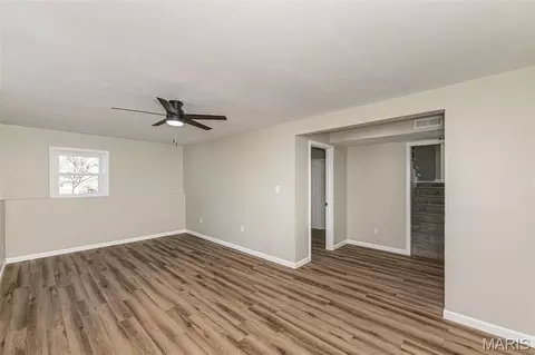 Living - 18 Golf Dr, Sullivan, MO 63080 photo 9 of 9