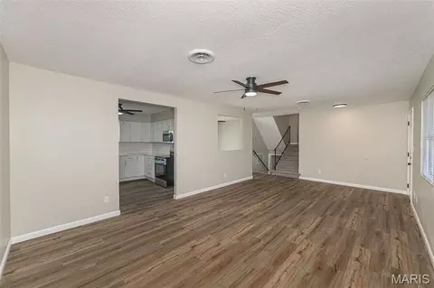 Living - 18 Golf Dr, Sullivan, MO 63080 photo 3 of 9