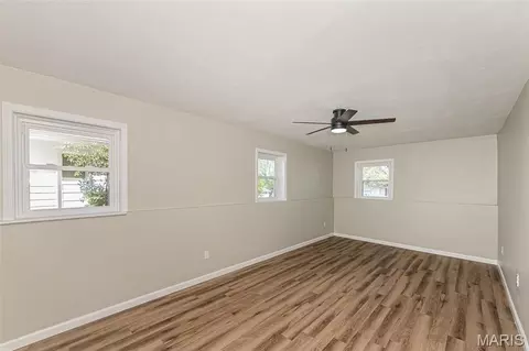 Living - 18 Golf Dr, Sullivan, MO 63080 photo 8 of 9