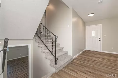 Entry Way - 18 Golf Dr, Sullivan, MO 63080 photo 2 of 2