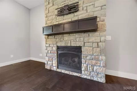 Living - 853 E Apollo Ct, Nixa, MO 65714 photo 1 of 5