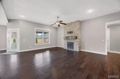 Living - 853 E Apollo Ct, Nixa, MO 65714 photo 4 of 5