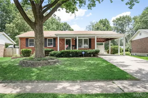 1460 Bluefield Dr, Florissant, MO 63033