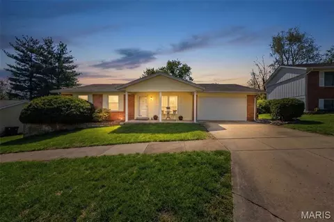 5360 Glencullen Way, Saint Louis, MO 63128