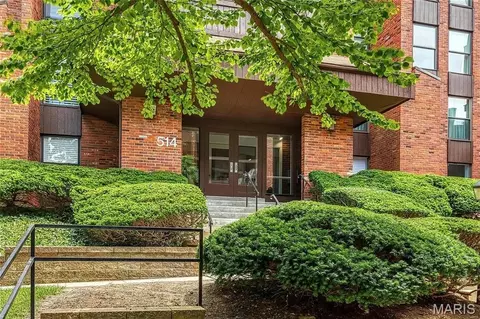 514 Coeur De Royale Dr #404, Creve Coeur, MO 63141