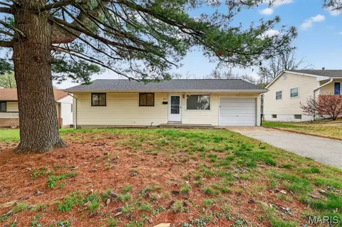 880 Tyson Dr, Florissant, MO 63031