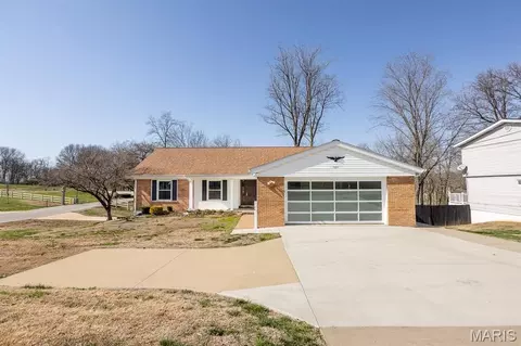 1011 Belleville St, Lebanon, IL 62254