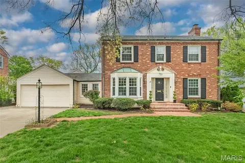 710 Elmtree Ln, Saint Louis, MO 63122
