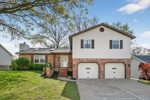 943 Meadowview Ln, Columbia, IL 62236