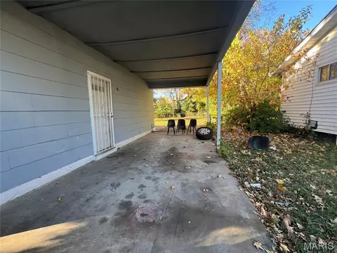 Exterior - 9029 Cranberry Ln, Normandy, MO 63121 photo 2 of 2