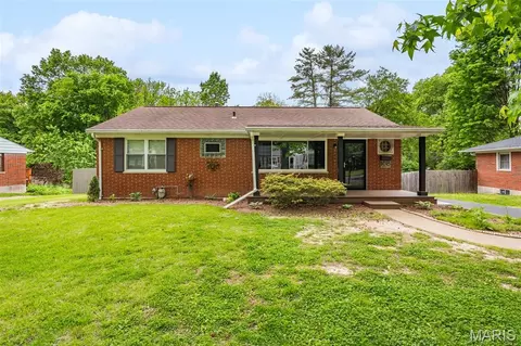 108 Lakeview Dr, Belleville, IL 62223