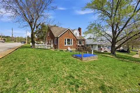 Exterior - 437 W 8th St, Hermann, MO 65041 photo 3 of 9
