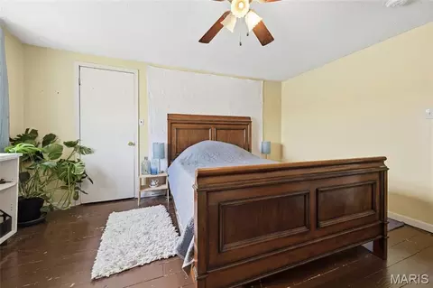 Bedroom - 437 W 8th St, Hermann, MO 65041 photo 11 of 12