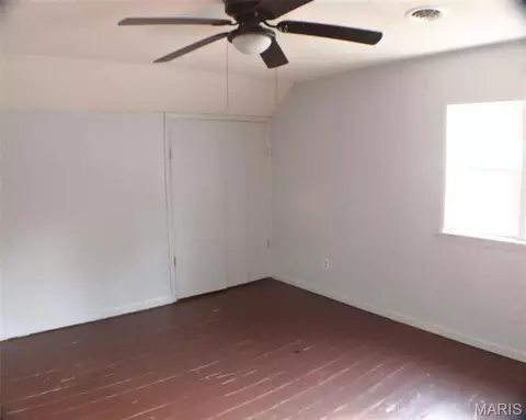 Bedroom - 437 W 8th St, Hermann, MO 65041 photo 6 of 8