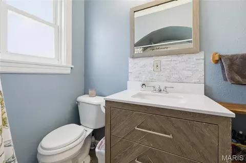 Bath - 437 W 8th St, Hermann, MO 65041 photo 1 of 4