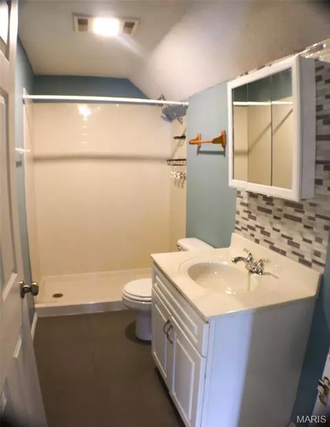 Bath - 437 W 8th St, Hermann, MO 65041 photo 3 of 4