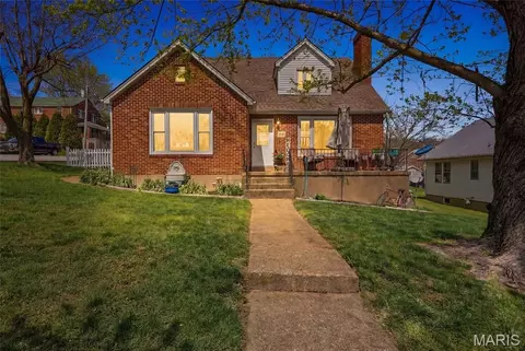 437 W 8th St, Hermann, MO 65041