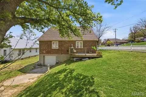 Exterior - 437 W 8th St, Hermann, MO 65041 photo 7 of 9
