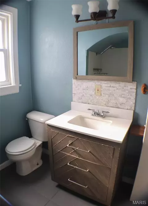 Bath - 437 W 8th St, Hermann, MO 65041 photo 1 of 4