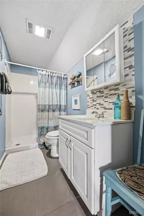Bath - 437 W 8th St, Hermann, MO 65041 photo 3 of 4