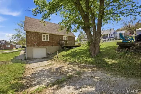 Exterior - 437 W 8th St, Hermann, MO 65041 photo 8 of 9