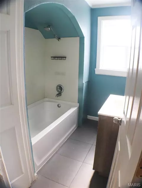 Bath - 437 W 8th St, Hermann, MO 65041 photo 2 of 4