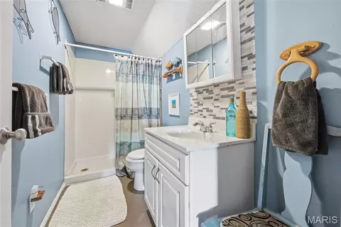 Bath - 437 W 8th St, Hermann, MO 65041 photo 4 of 4