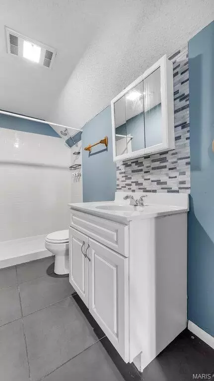 Bath - 437 W 8th St, Hermann, MO 65041 photo 3 of 3