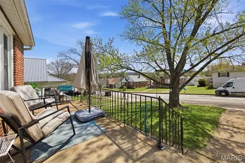 Exterior - 437 W 8th St, Hermann, MO 65041 photo 5 of 9