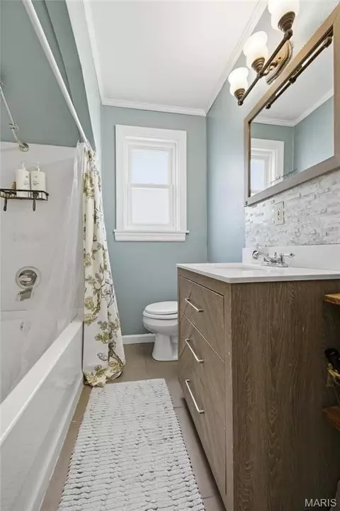 Bath - 437 W 8th St, Hermann, MO 65041 photo 2 of 4