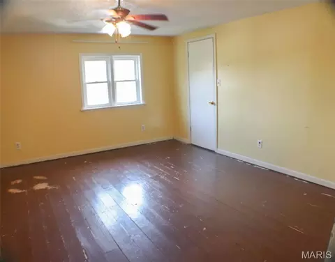 Bedroom - 437 W 8th St, Hermann, MO 65041 photo 8 of 8