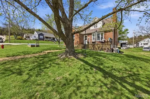 Exterior - 437 W 8th St, Hermann, MO 65041 photo 6 of 9