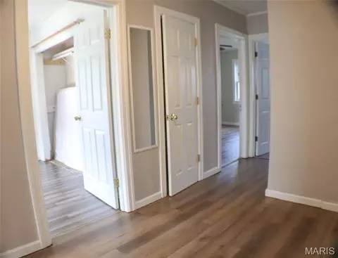 Entry Way - 437 W 8th St, Hermann, MO 65041 photo 2 of 4