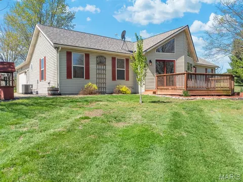 5919 Rachel Dr, Waterloo, IL 62298