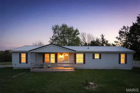 5600 Meadow Ln, Farmington, MO 63640