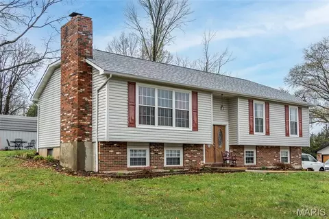 10 Dogwood Dr, Saint Clair, MO 63077