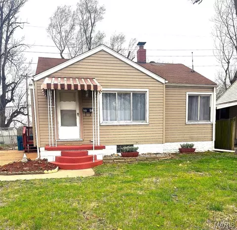 2592 E 27th St, Granite City, IL 62040