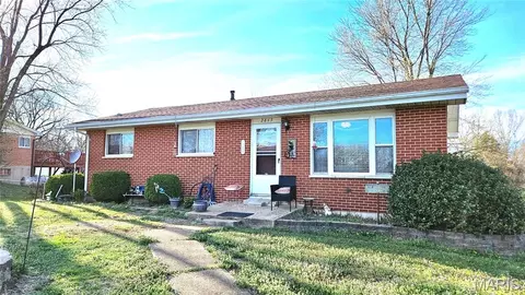 2845 Parthenon Dr, De Soto, MO 63020