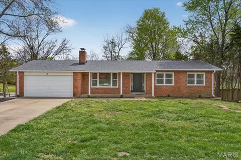 16 Pines Dr, Saint Peters, MO 63376