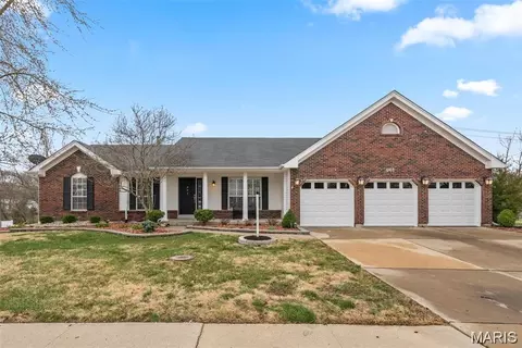 961 Weatherstone Dr, Saint Charles, MO 63304