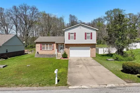 66 Dianne Dr, Belleville, IL 62220