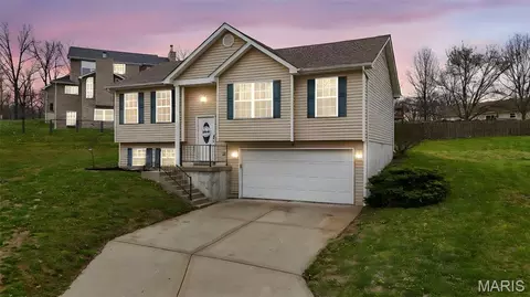38 Shady Tree Ct, Winfield, MO 63389