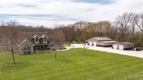 3407 Castleberry Rd, Waverly, IL 62692
