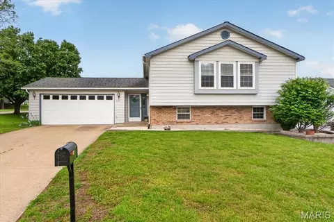 649 Bull Valley Dr, St. Peters, MO 63304