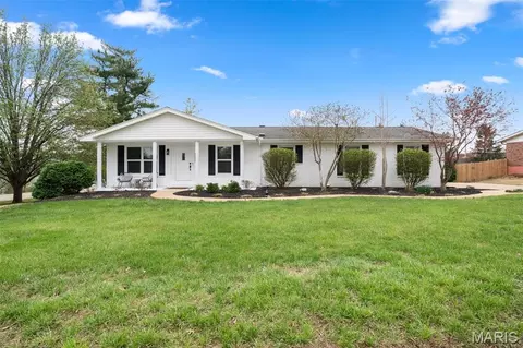 1080 Sagebrush Trl, Ballwin, MO 63011